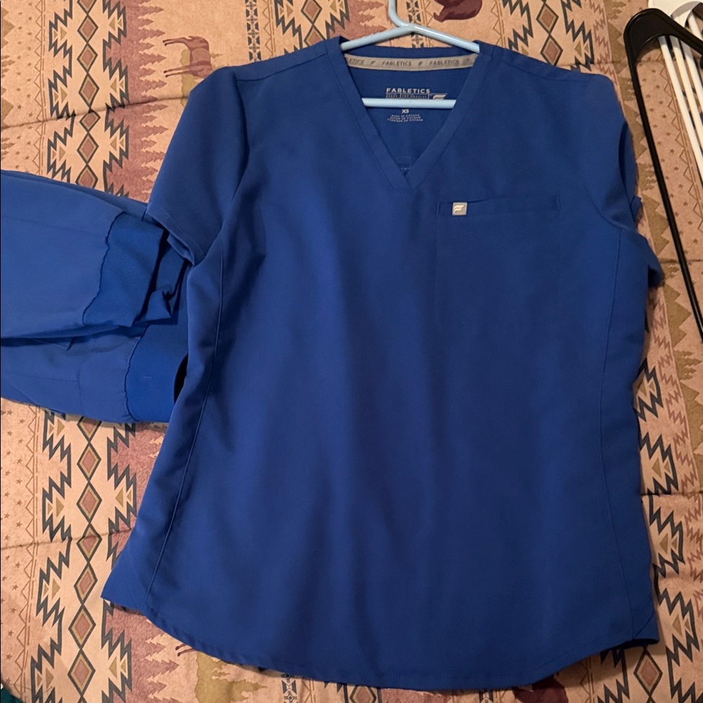 Fabletics scrub set